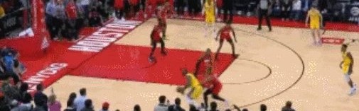 KOK体育官网-詹姆斯放弃绝杀赛后引争议 沃格尔：相信他的决策