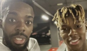 毕巴社媒晒威廉姆斯兄弟唱助威歌曲视频，庆祝尼科续约