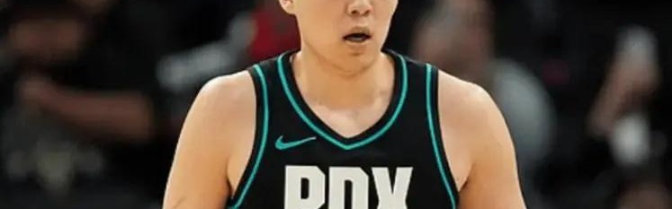 体育赛事直播-杨瀚森刚猛一节又垮！首节完美辅助，次节1分钟被轰8-0，太被动了