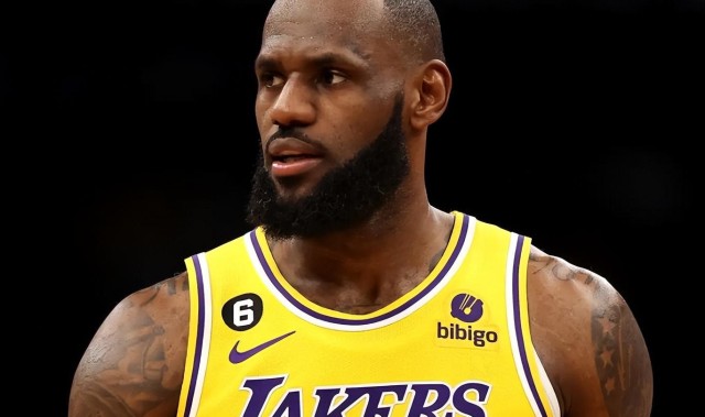 KOK体育-1年3950万！3年1.27亿！最危险球星诞生，别怪NBA对你无情