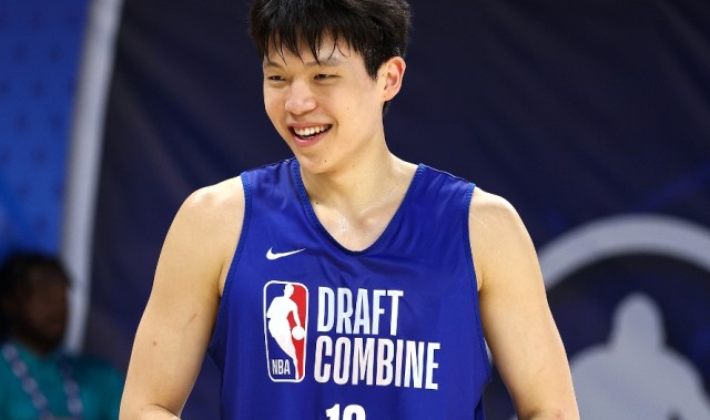 KOK体育官网-媒体人称赞杨瀚森夏联首秀表现：长江后浪催前浪，这个开局太梦幻了