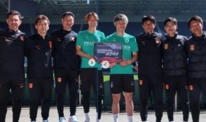 KOK体育官网-门兴的日本球员板仓滉和福田师王和09国少进行现场交流