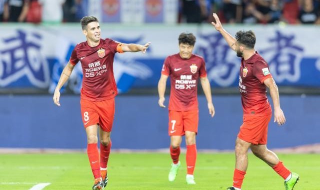 体育赛事直播-海港全胜挺过12天4客魔鬼赛程 穆帅：团队的胜利