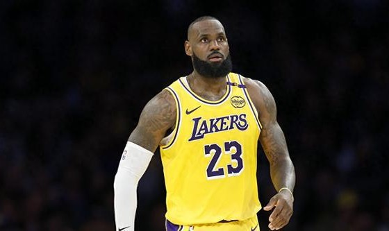 曝巴斯家族出售湖人队不会影响詹姆斯即将做出的决定